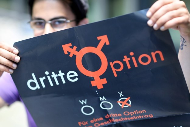 Niemcy: Urzędy muszą umożliwić rejestrację trzeciej płci