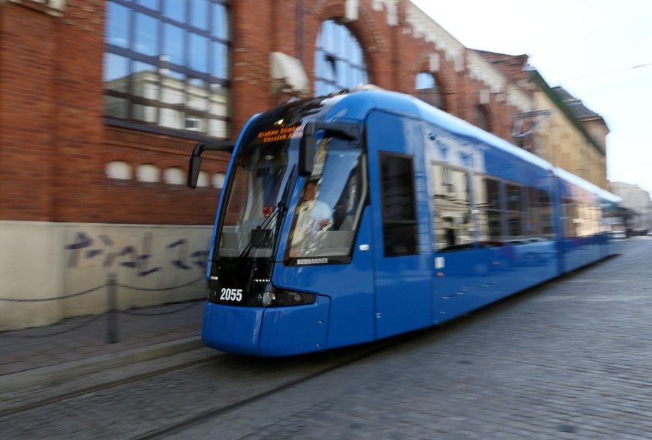 Kraków: Od poniedziałku autobusy i tramwaje będą kursować częściej