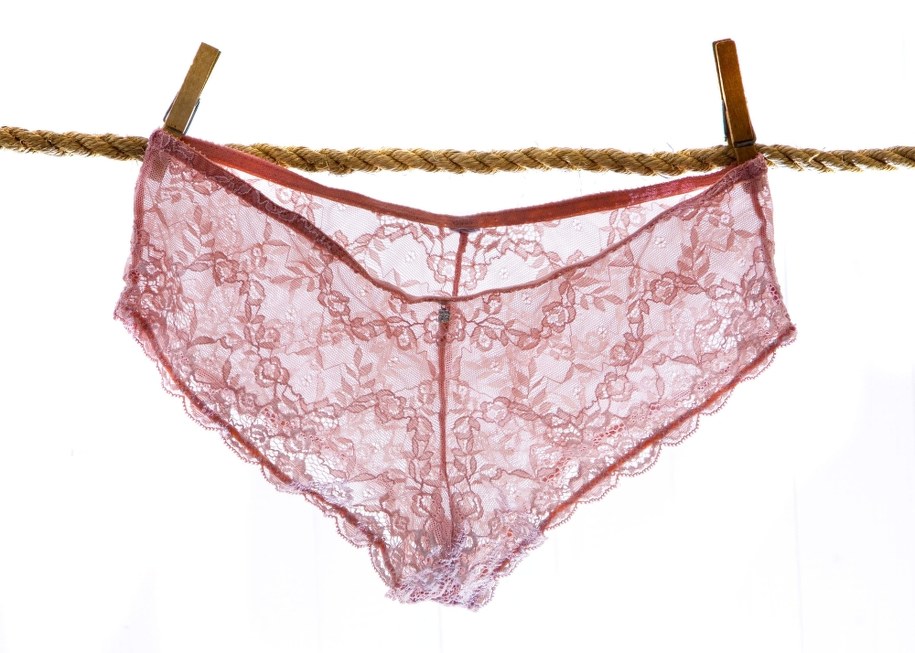 Utrata herbu za niedyskrecję. Właścicielka sklepu z bielizną ujawniła… zbyt wiele