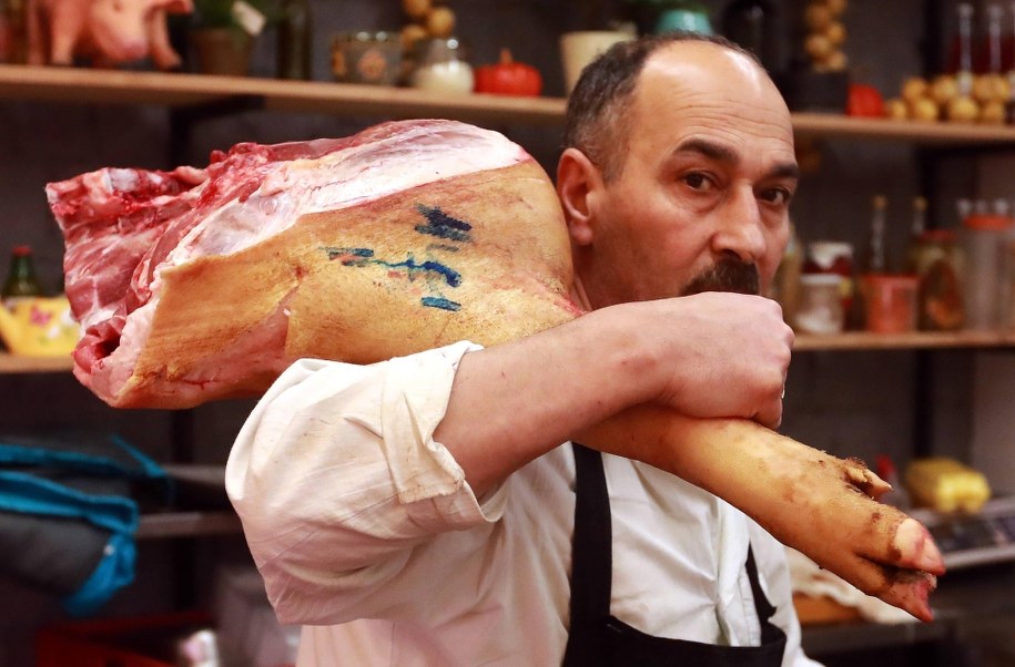 W Neapolu wprowadzono zakaz wystawiania martwych zwierząt u rzeźnika