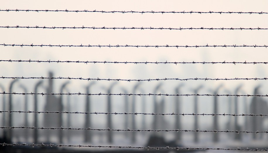 Pomnik ofiar podobozu Auschwitz zostanie przeniesiony ze skupu złomu