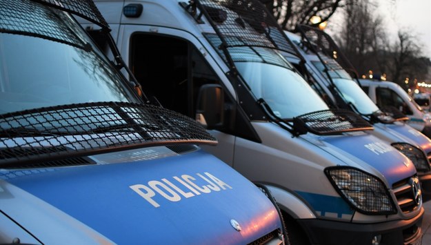 Nocne starcia pseudokibiców z policją w Kutnie. Jest dwóch rannych