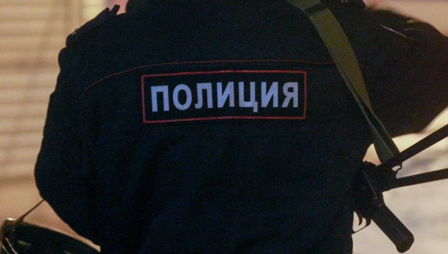 Poćwiartował siostrę i próbował spuścić zwłoki w toalecie. Szczątki zatkały rurę