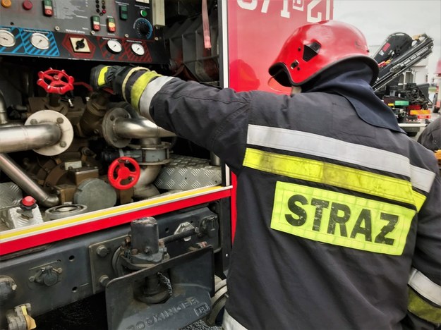 Pożar mieszkania na Starych Bałutach w Łodzi. 2 osoby poszkodowane