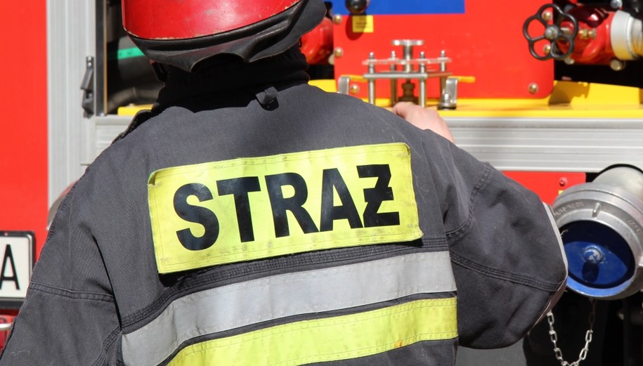 Pożar hali w Straszewach. Dwie osoby są poszkodowane
