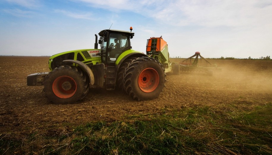 Pijany traktorzysta z dożywotnim zakazem jazdy uciekał przed policją
