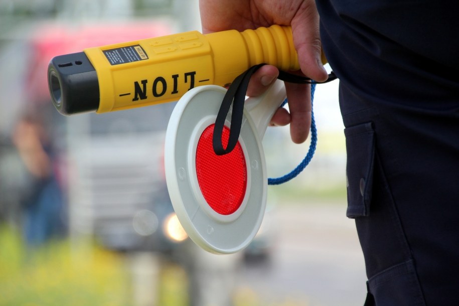 Pijana kobieta prowadziła auto, pasażer był poszukiwany