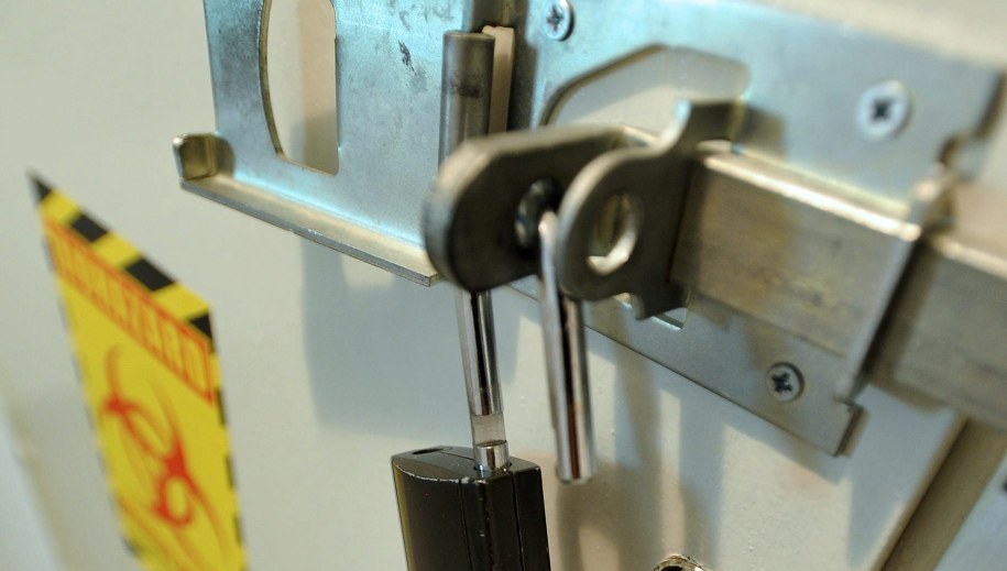 Włamał się do escape roomu i nie mógł wyjść. Zdesperowany zadzwonił po policję