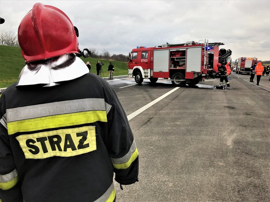 Groźny wypadek na S3 w Lubuskiem. Na jezdnię wylało się paliwo