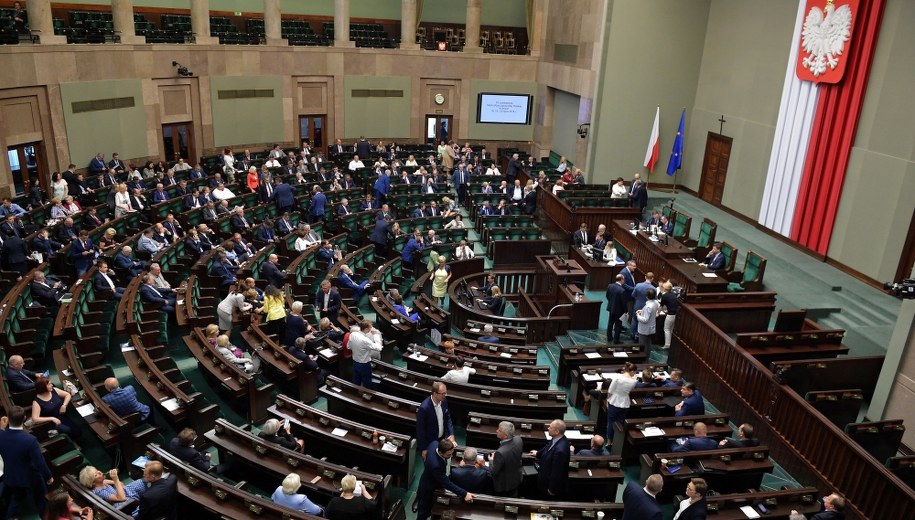 Zmieniono ordynację wyborczą do PE. Co najmniej trzech posłów z każdego okręgu