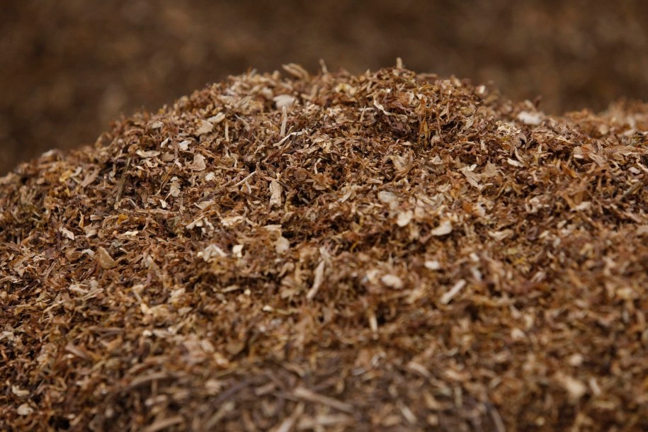 Nadarzyn: Komendant komisariatu aresztowany. "Nielegalna produkcja papierosów"