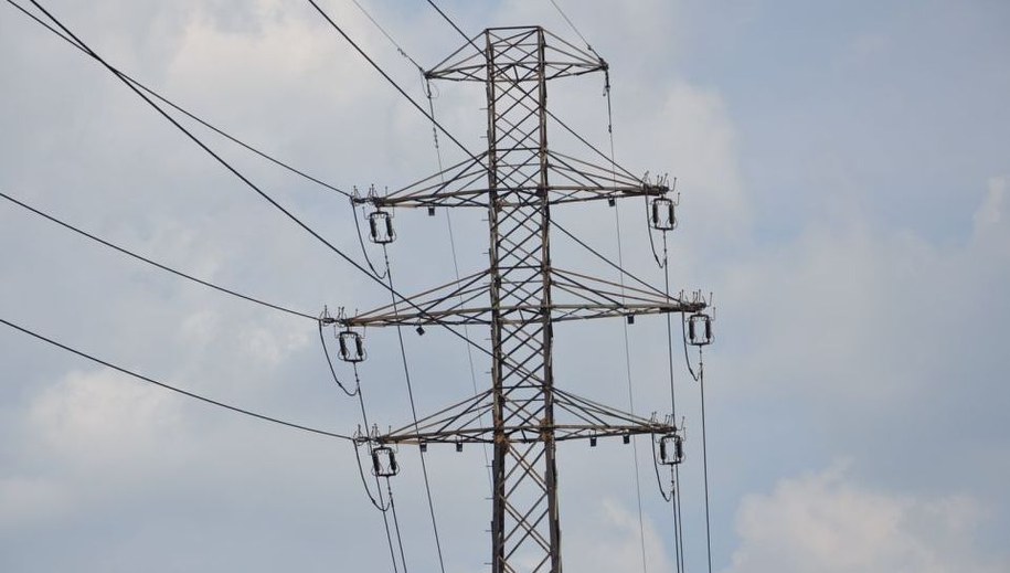 Horror w samorządach. Droższy prąd oznacza droższą kolej, szkoły i szpitale