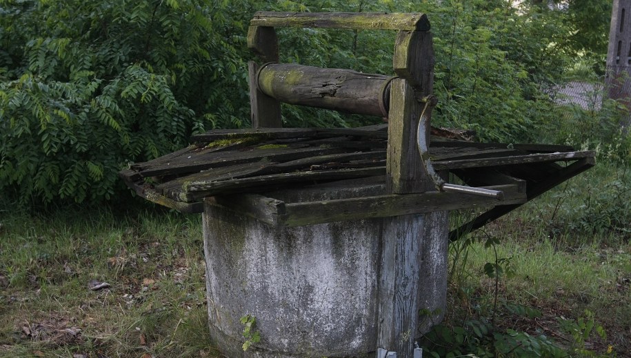 7-letni chłopiec wpadł do studni w Piotrkowie Trybunalskim
