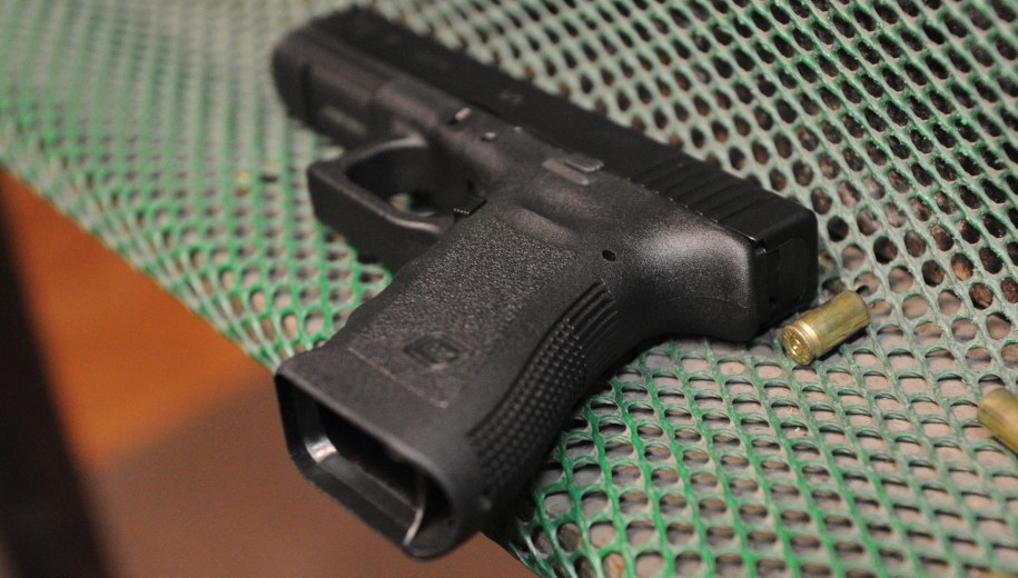 Broń wystrzeliła na komendzie w Policach