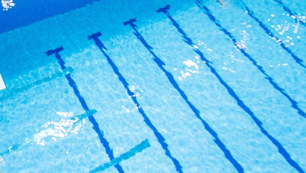Wypadek na basenie w Szczecinie. 16-latek walczy o życie