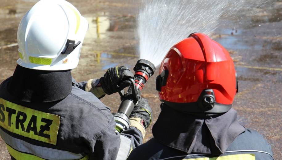 Pożar magazynu w Pakości. 12 zastępów straży w akcji