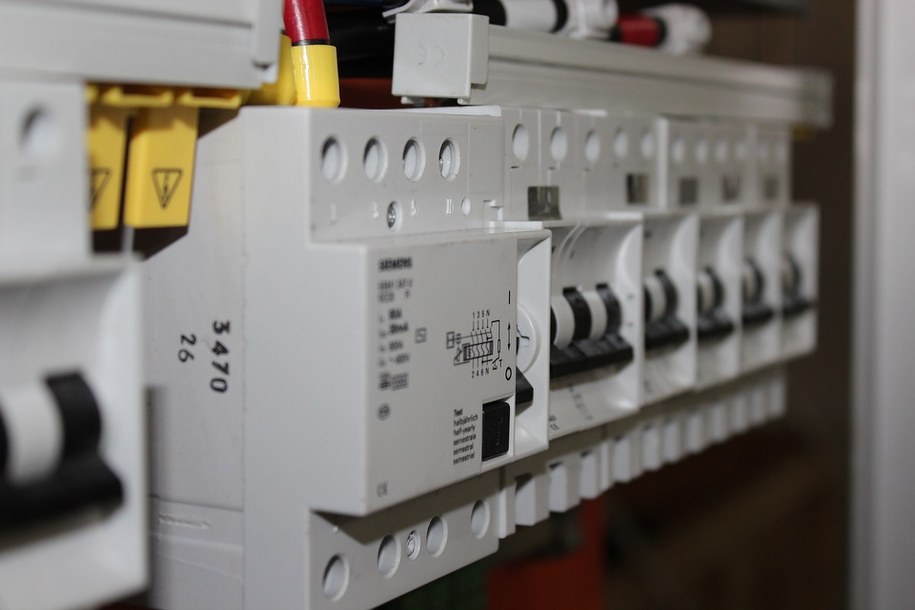 Firmy energetyczne nie wycofują się z podwyżek cen prądu