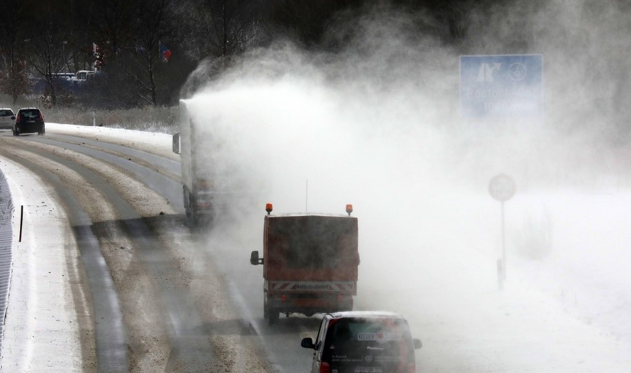 Trudne warunki na drogach. Wypadki, kolizje, korki [NA ŻYWO]