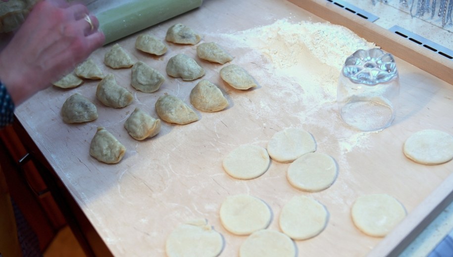 ​Kiszonki, zupa ze śliwek, pierogi z kapustą. Wigilia w Małopolsce