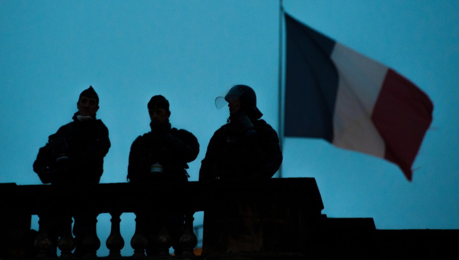 Francja: Godzina policyjna dla nieletnich w imigranckim getcie