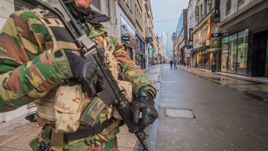 Dostali kominiarki sprzed 60 lat. Afera w belgijskim wojsku