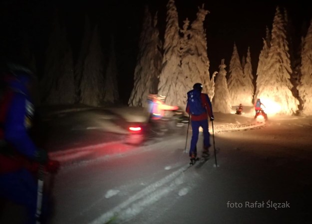 Snowboardzista utknął w lesie na Pilsku. "Słychać było, że nie ma sił"