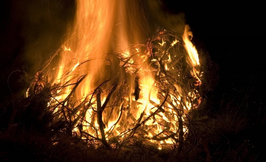 Podpalił kolegę i robił mu zdjęcia. Aresztowano 16-latka