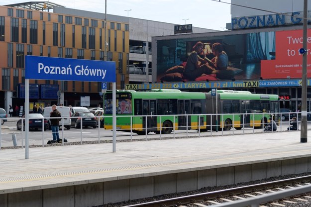 Uszkodzona sieć trakcyjna na dworcu PKP Poznań Główny. Utrudnienia w ruchu pociągów