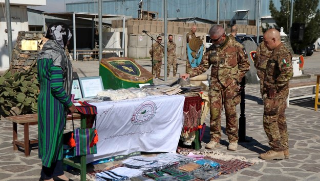 13 żołnierzy zginęło w walkach na zachodzie Afganistanu