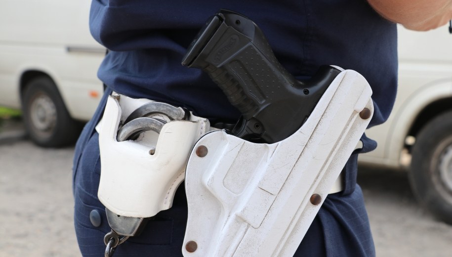 Mazowsze: Próbował staranować policjantów. Funkcjonariusze oddali kilkanaście strzałów