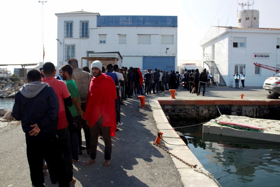 Francja: Kara więzienia dla kierowcy tira, który przemycał migrantów