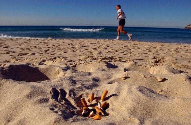 50 euro kary za palenie na plaży w Sardynii