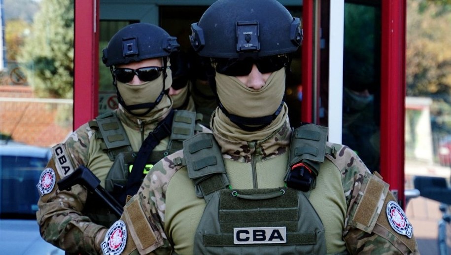 Mieli wystawiać fikcyjne faktury na 500 mln zł. CBA zatrzymało m.in. adwokata