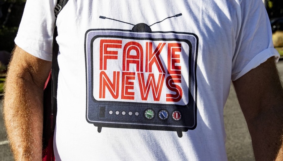 10 lat więzienia za fake newsy. Nowe przepisy wchodzą w życie w Singapurze