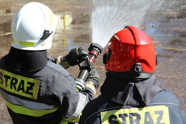 Pożar w Lwówku Wielkopolskim. 2 osoby ranne, trwa walka z ogniem