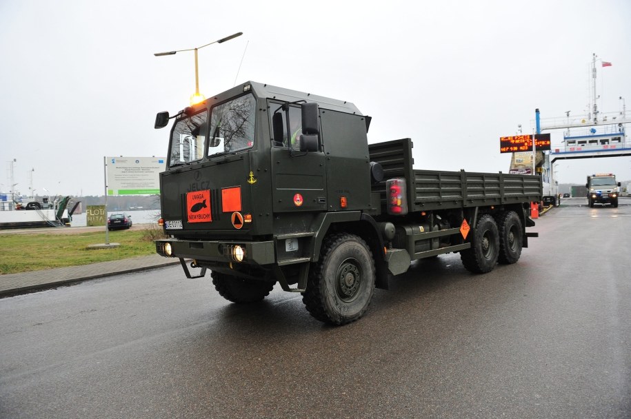 Świnoujście: Wstrzymany ruch promów i statków. Powodem 900-kilogramowa mina lotnicza