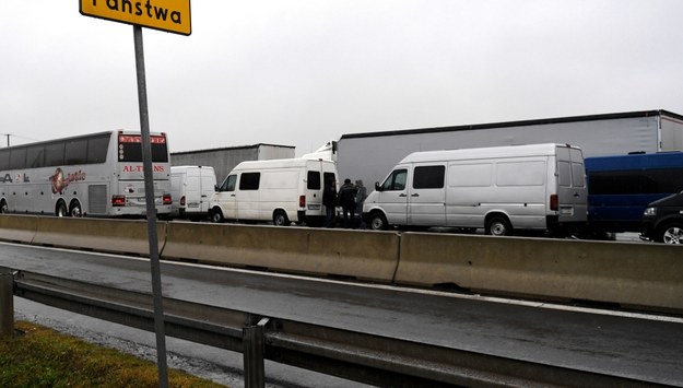 Kierowcy ciężarówek muszą czekać 13 godzin na przejściu w Dorohusku