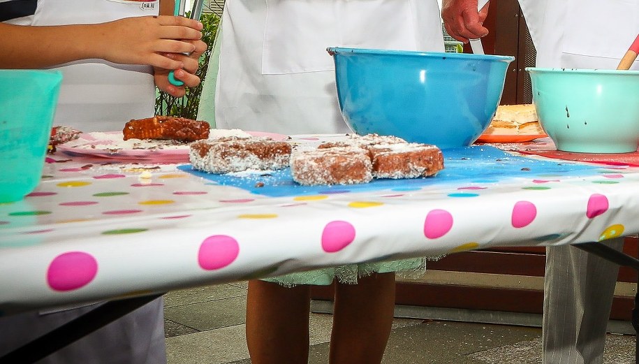 Kobieta zmarła podczas konkursu jedzenia ciast na czas