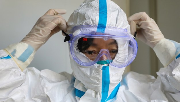 Prawie 10 tys. zakażonych koronawirusem w Chinach