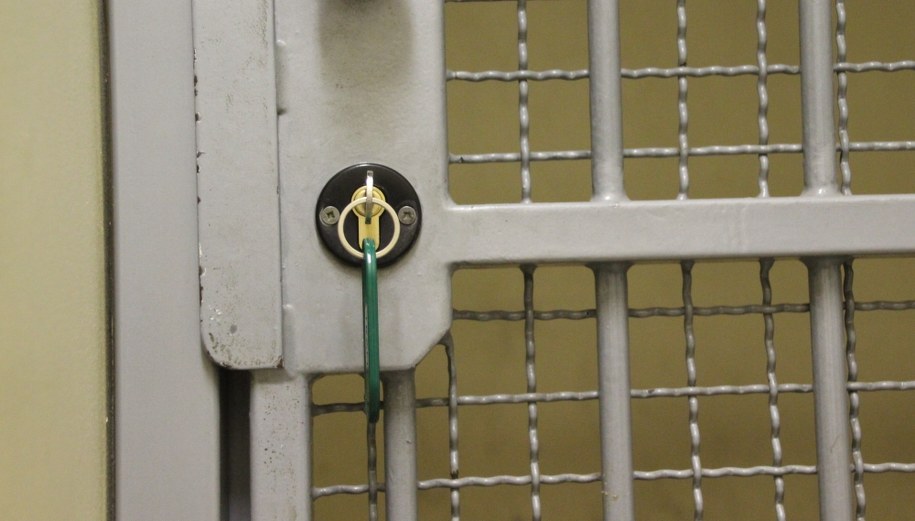 Mężczyzna zmarł w komisariacie policji we Włocławku. Wszczęto śledztwo