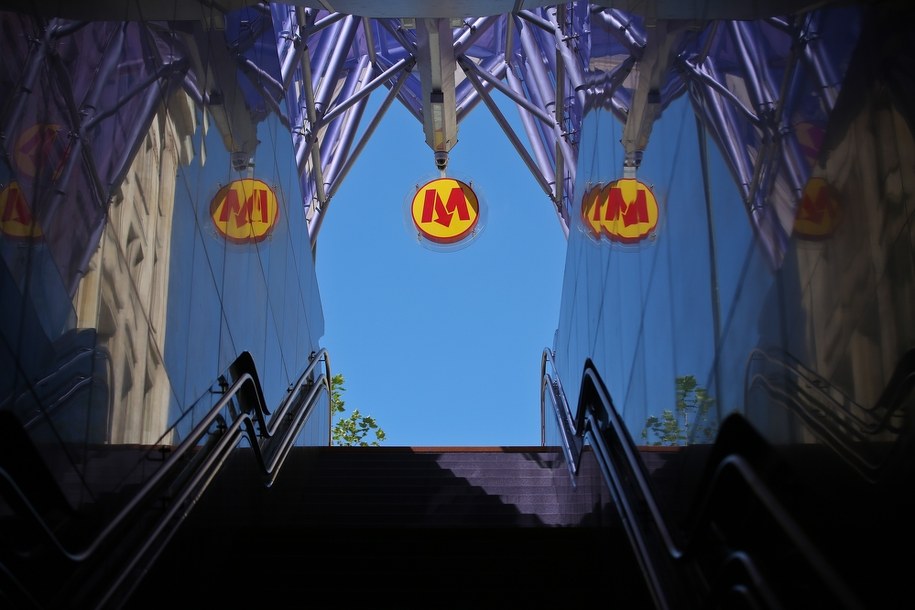 Warszawa: Zamknięta stacja metra po podejrzeniu koronawirusa