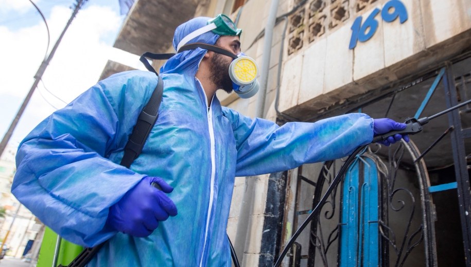 Oferowali "skuteczne programy na koronawirusa". Specjalny zespół kazał wszcząć śledztwa