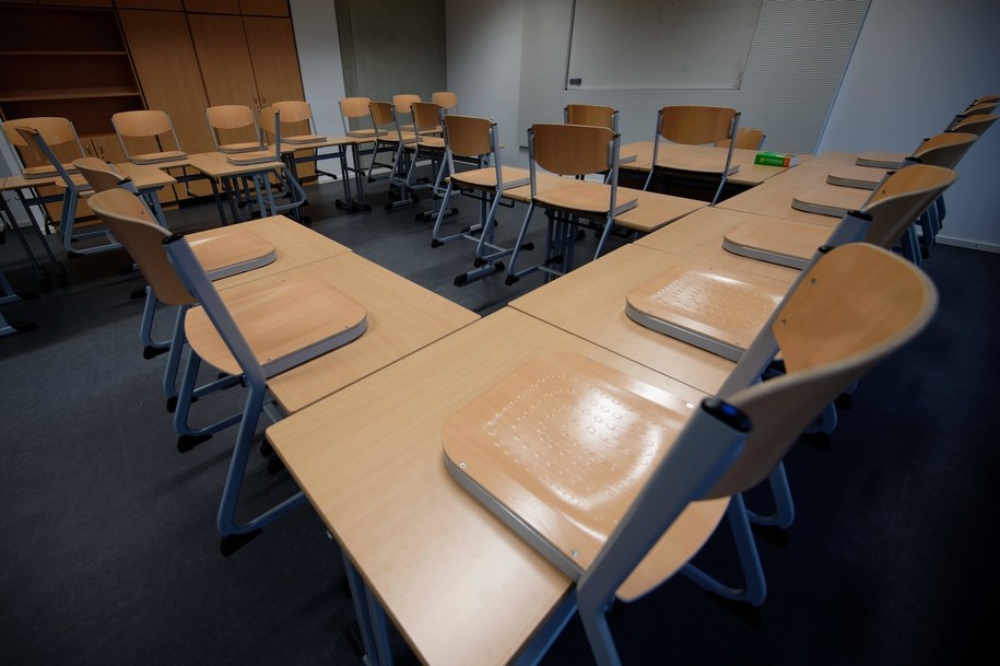 Co dalej ze szkołami? "Raczej będzie decyzja o przedłużeniu zamknięcia"