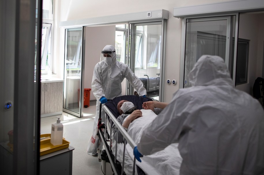 Dlaczego mężczyźni częściej zarażają się koronawirusem?