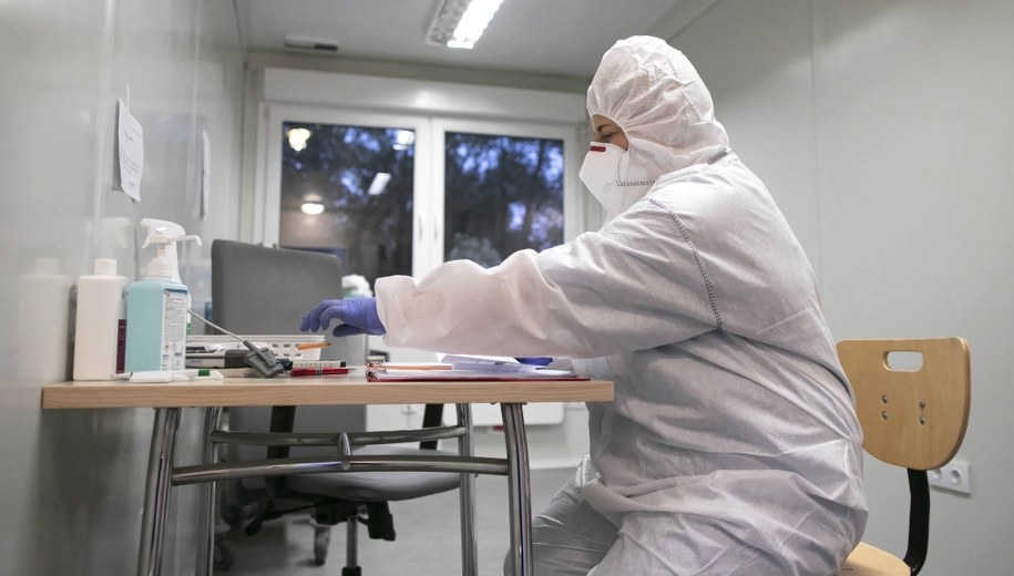 ​"Druga fala epidemii może pojawić się szybciej niż jesienią". Lekarze ostrzegają