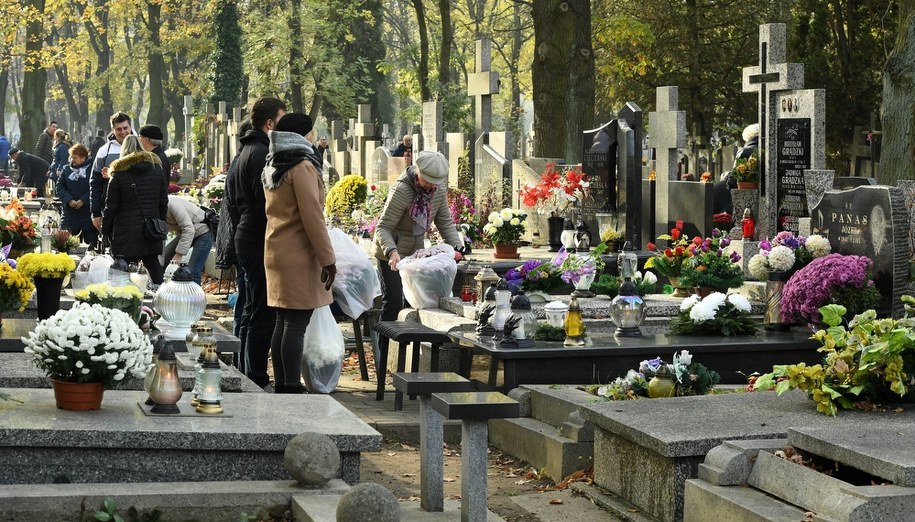 Koronawirus. Jakie zalecenia episkopatu przed 1 listopada?