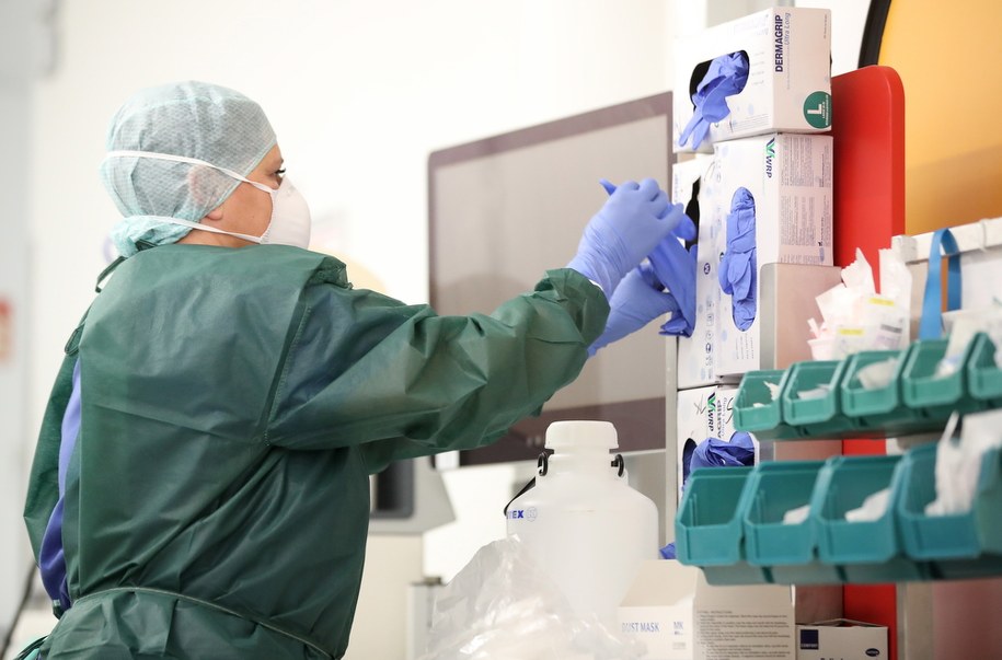 Mateusz Morawiecki chce, by cała Polska od soboty była czerwoną strefą