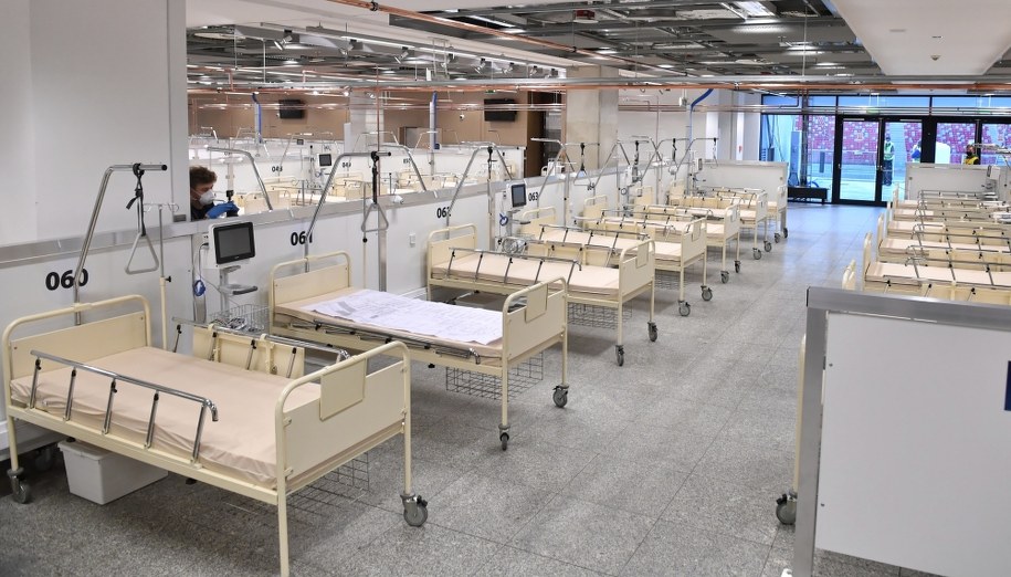 W całej Polsce wzrasta zapotrzebowanie na łóżka dla pacjentów covidowych