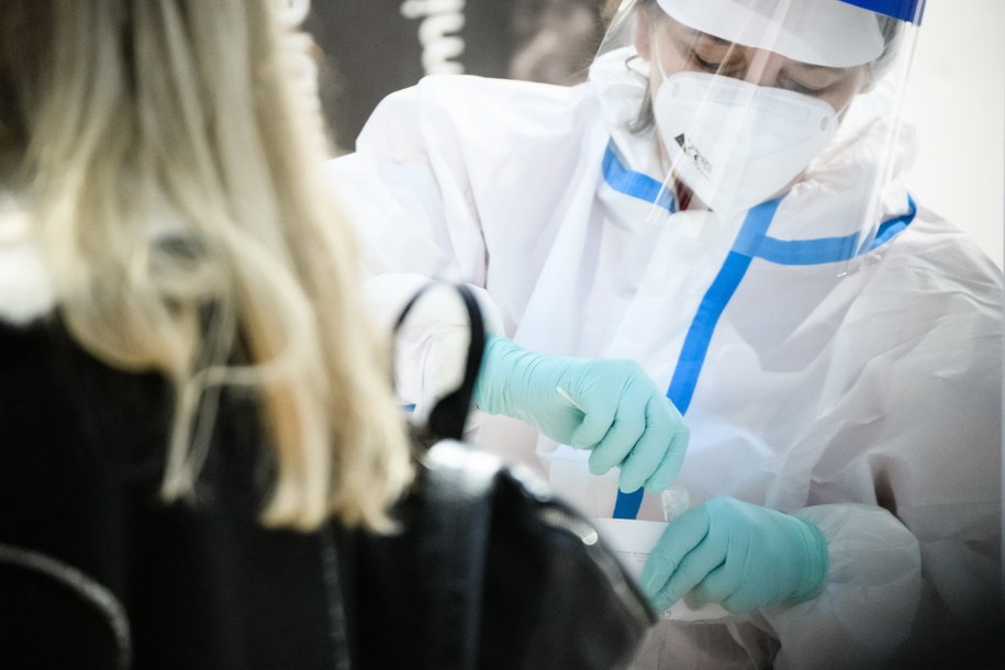 Obowiązkowe testy na koronawirusa. Ograniczenia dla Polaków przy wjeździe do Czech