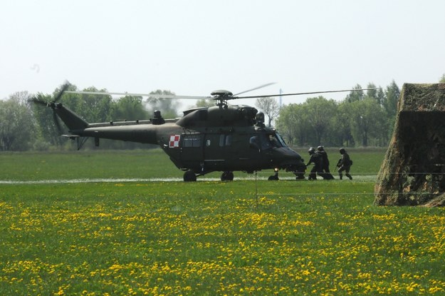 Wojskowy śmigłowiec lądował awaryjnie koło Inowrocławia